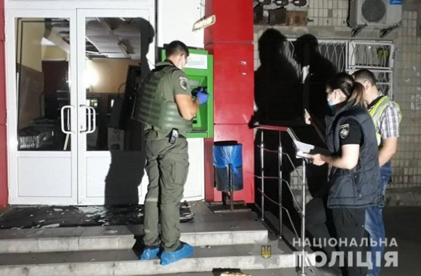 В Киеве взорвали банкомат возле магазина