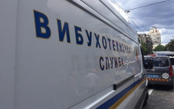 В одном из кафе Киева взорвалась сумка под столом | В Киеве взрыв у метро попал на видео