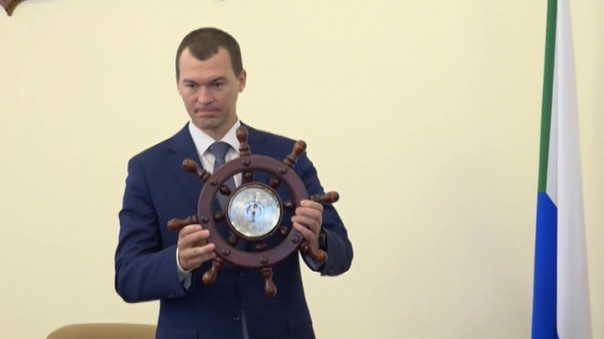 Пока не время: Дегтярев пообещал выйти к хабаровчанам позже