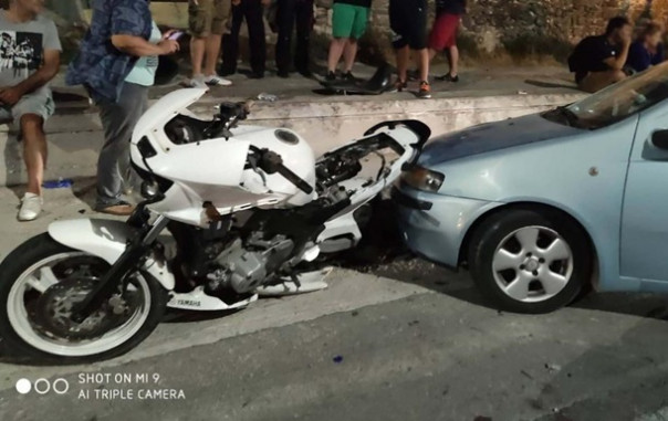 В Греции авто въехал в группу демонстрантов