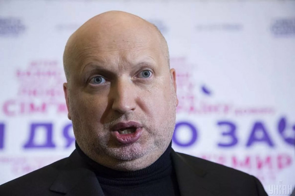 Турчинов собрался "лично штурмовать" Крым