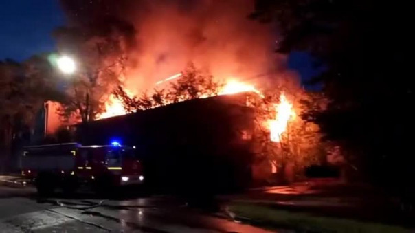 В Кингисеппе полыхает здание типографии: видео