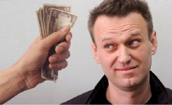 Люксовая тачка, обучение дочки в Стэнфорде и путешествия: Навальный присваивает пожертвования своих подписчиков