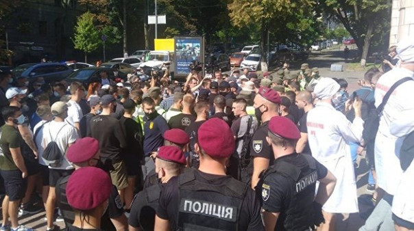 Новое лицо со старой гримасой. Неонацисты Украины снова на службе у власти