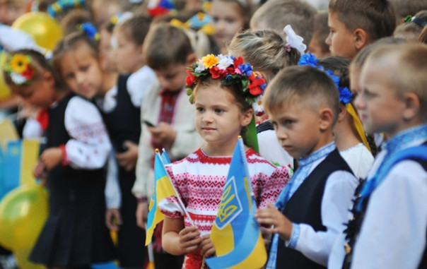 "Щенявмерло кожный дэнь". ВО "Сволота" пропихнула закон об ежедневном исполнение гимна в школах Киева