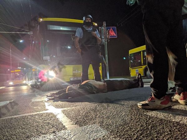 В Минске ОМОН разгоняет протестующих, применяя светошумовые гранаты: есть пострадавшие