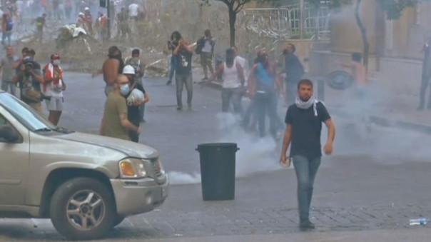 Протестующие в Бейруте заняли уже несколько зданий различных министерств