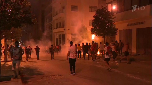 Погиб офицер, массовые беспорядки. Бейрут погружается в ад