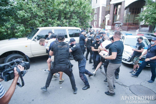 В Киеве прошли жесткие задержания протестующих против Лукашенко