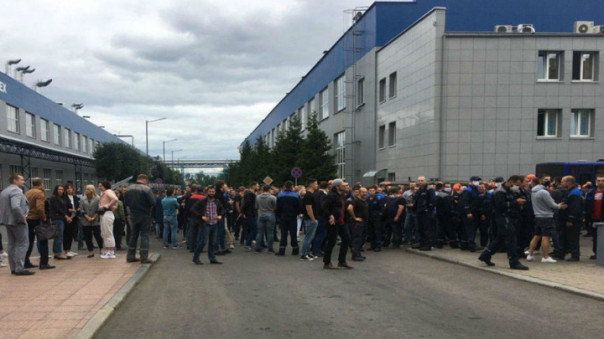 Сотрудникам БелАЗа ответили, при каком условии ОМОН покинет город