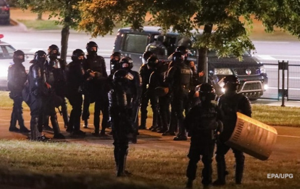 В Минске оцепили здания правительства и ЦИК