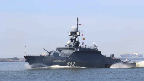 Сразу два новейших ракетных корабля начинают испытания на Северном флоте