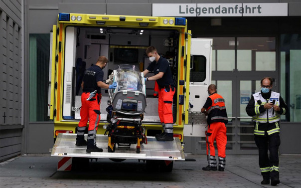 Волков раскрыл имя оплатившего транспортировку Навального в Берлин