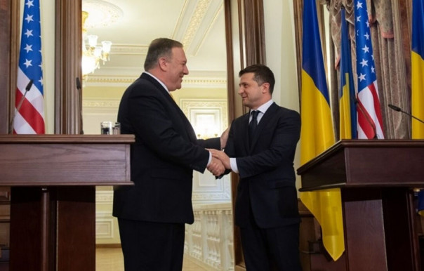 Твердя на весь мир о своей независимости, Украина превратилась в колонию США