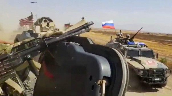 Патруля не миновать: из-за чего броневик США в Сирии столкнулся с российским