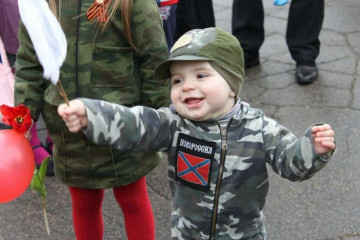 "Скажите спасибо, что вас оттащили от пропасти". Ответ из Донбасса