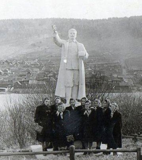 В Челябинской области установят памятник Сталину, найденный два года назад в пруду