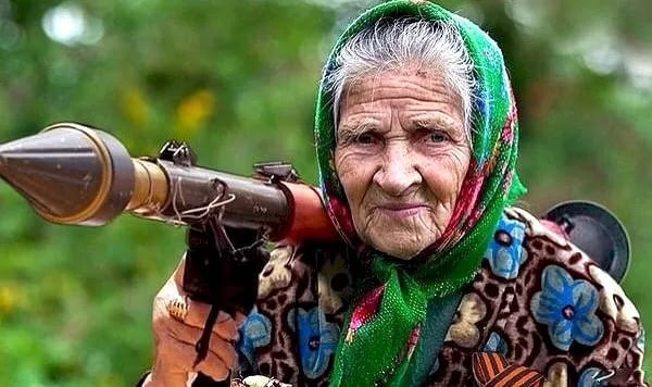 Пошла баба в огород и нашла гранатомет