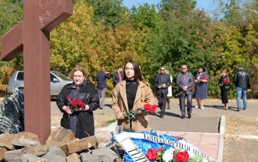 В ЛНР в День мира почтили память жертв украинской агрессии | В Макеевке состоялось мероприятие «Мир, который нужен мне»