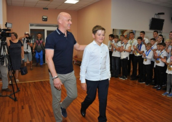 Победная песня: мэр Одессы Труханов пропиарился на исполнителе «Смуглянки»