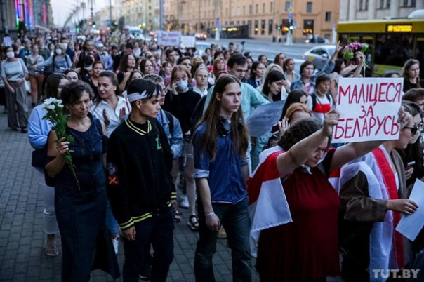 Санкции против Лукашенко, протесты и учения НАТО. Что сейчас происходит в Белоруссии
