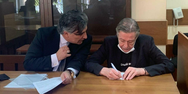 «Шпаргалка» и заявление Ефремова в суде