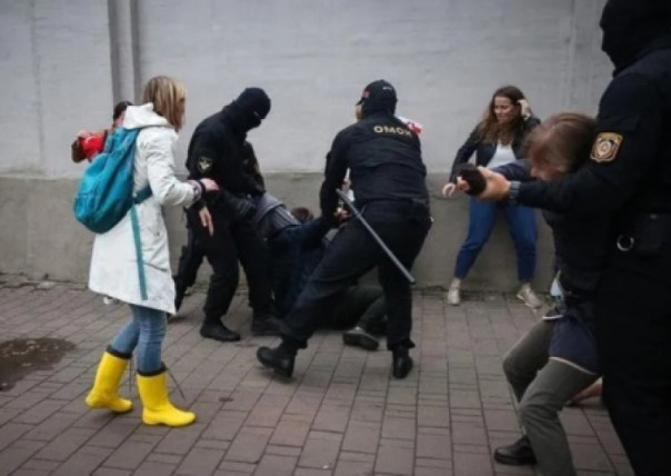В Минске жестоко задержаны участники марша в поддержку Колесниковой