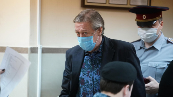 "Понять, простить и отпустить...". Новый адвокат Ефремова подал жалобу в суд с просьбой уменьшить срок и назначить "условку"