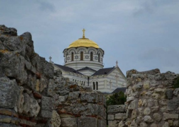 В Севастополе упал со скалы и разбился известный московский священник Александр Шумский