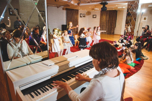 С какого возраста отдавать ребенка на вокал