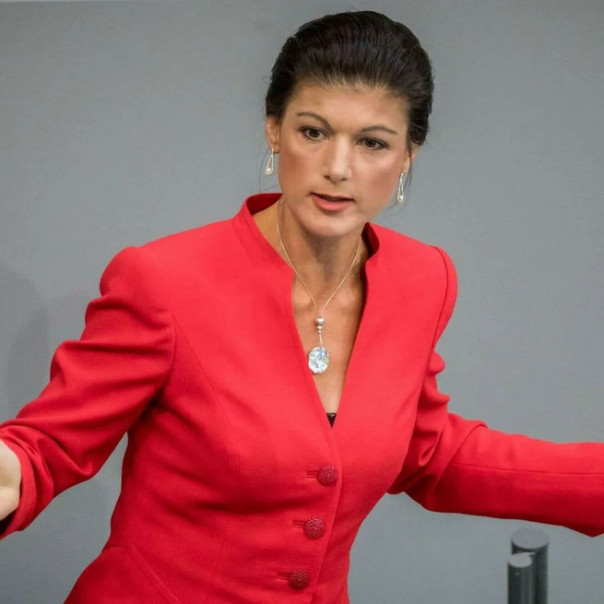 Сара Вагенкнехт: Желающих воевать украинцев не осталось, назрели переговоры