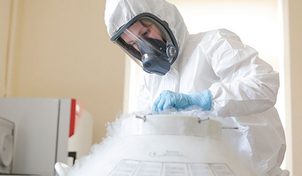 Центр Гамалеи начал испытания вакцины "Спутник V" на группах риска