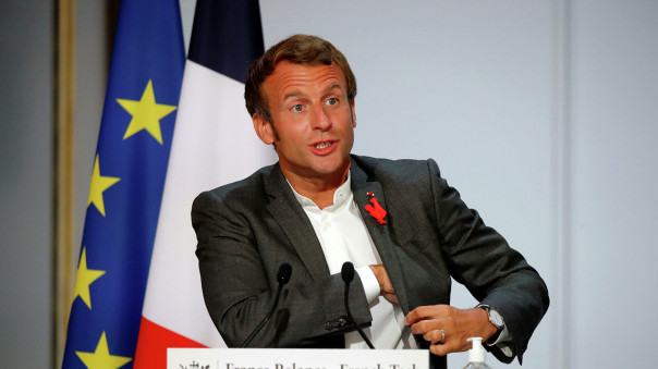 Макрон заявил, что Лукашенко следует добровольно покинуть президентский пост