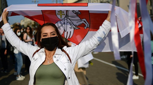 В Минске на «репетиции инаугурации Тихановской» силовики задерживают женщин - видео