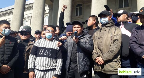 Договорняк по-киргизски: В Киргизии депутаты повторно рассматривали структуру кабинета министров