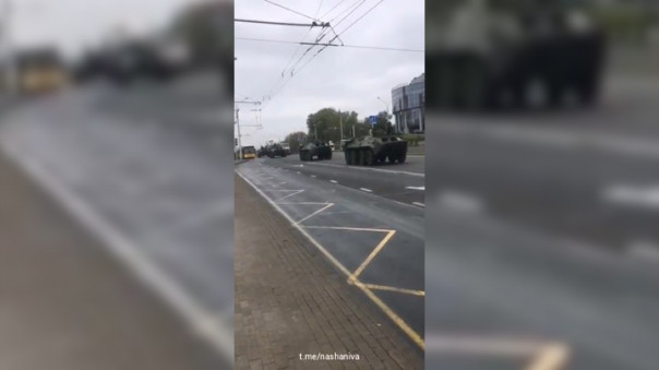 В центр Минска введена бронетехника, начались задержания
