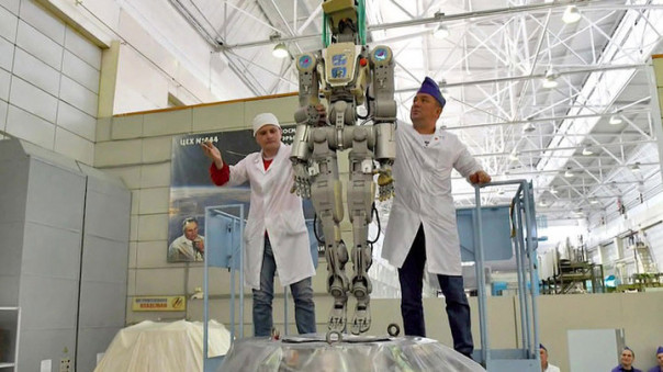 Герой России подаст в суд на робота Федора