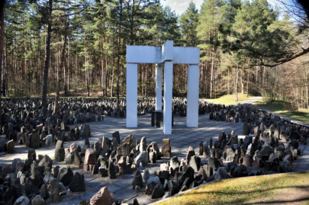 Власти Латвии могут уничтожить мемориальный комплекс, созданный в память о жертвах Холокоста