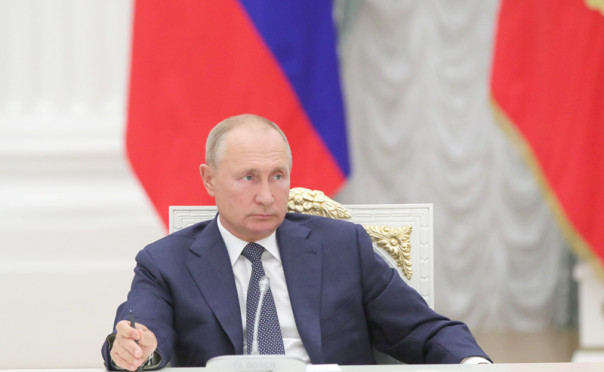 Путин потребовал доложить о причинах задержки по космическим программам