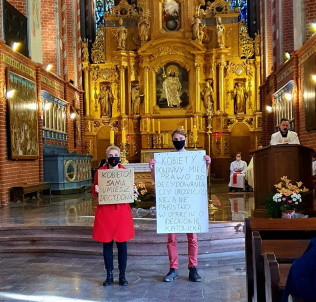 По протестной Польше прокатилась серия актов вандализма в костёлах