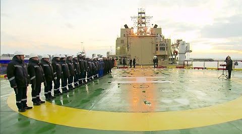 Владимир Путин в Санкт-Петербурге принял участие в церемонии спуска на воду нового ледокола