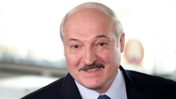 Лукашенко раскритиковал главу католиков Белоруссии и предложил помощь Макрону