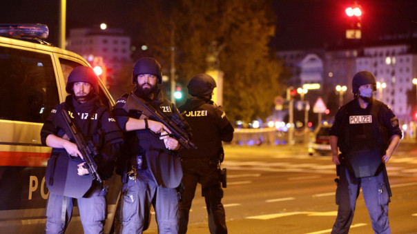 СМИ сообщили о захвате заложников в венском ресторане