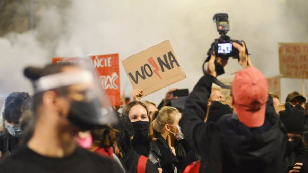 Средневековью – бой: в Польше отложили введение запрета на аборты