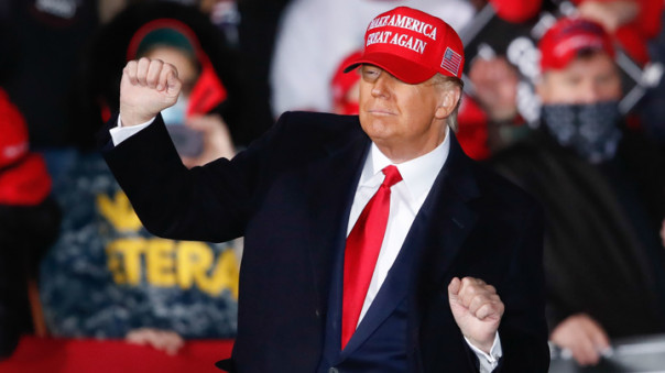 По результатам опросов Трамп лидирует в ключевых штатах