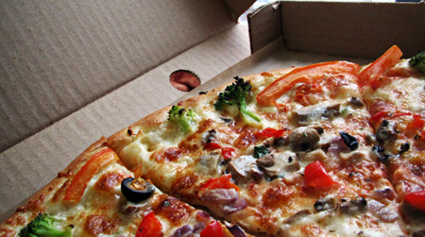 «Жри, урод»: украинская пиццерия угодила в громкий скандал