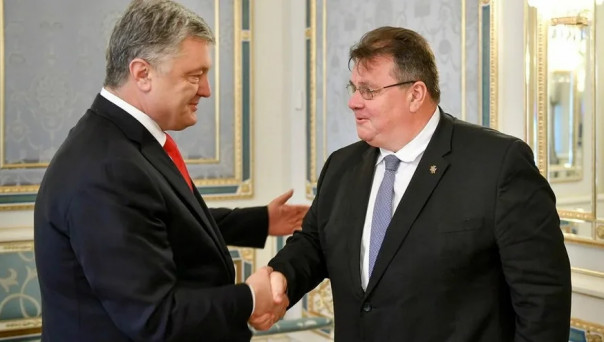 Просьба из США, или взятка конфетами: МИД Литвы встал на защиту Порошенко