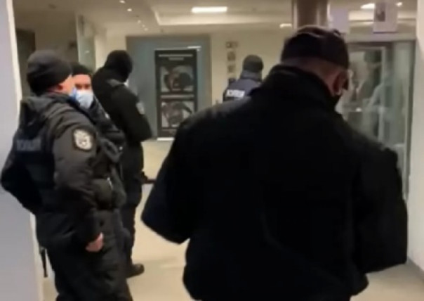 Клуб Порошенко закрывать на карантин пришлось при помощи полиции