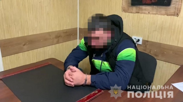 В Одессе пьяная компания избила полицейского и отобрала пистолет