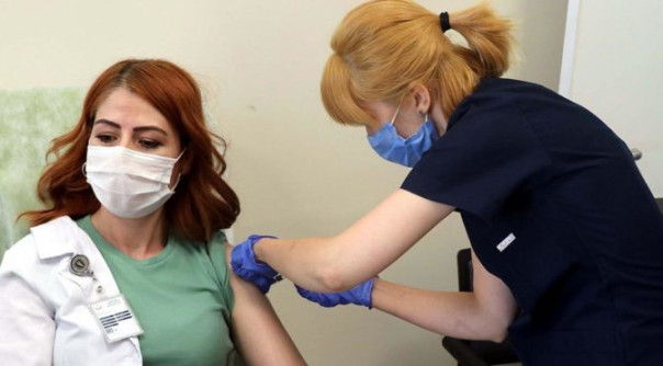 Названы побочные эффекты американских вакцин от коронавируса